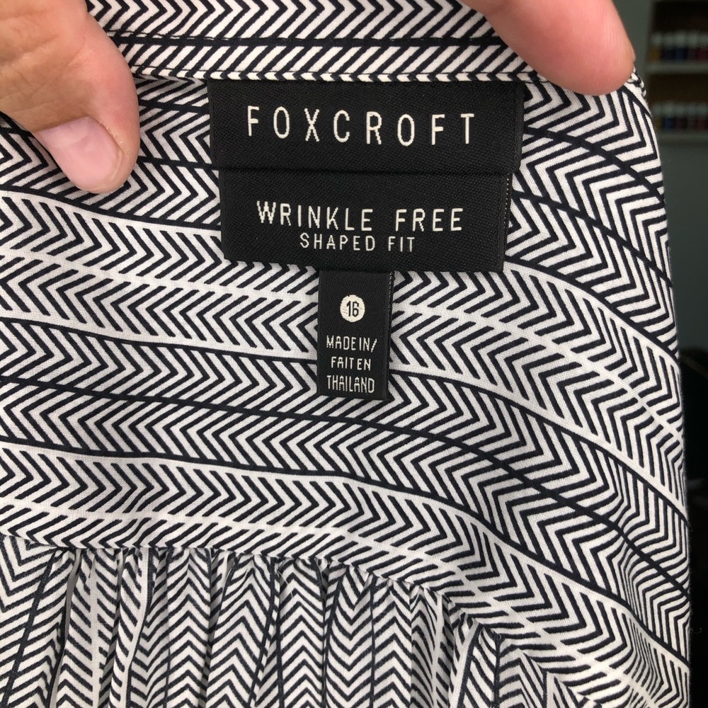 Foxcroft Button Up Top Size 16 Arrow Print - image 3